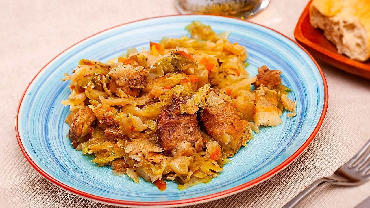 Кисело зеле със свинско на фурна